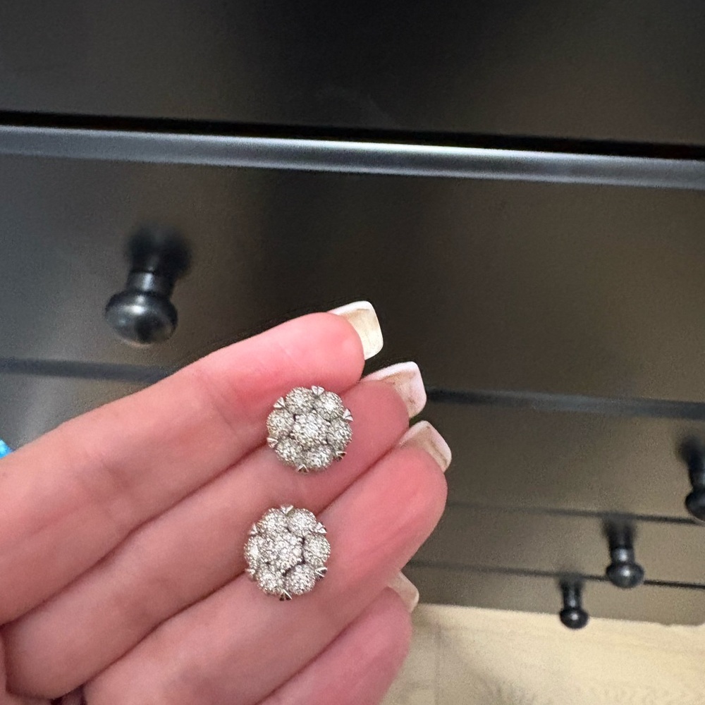 Elegant white gold  diamond  earrings
